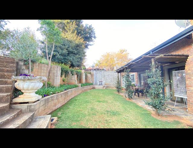 7 BEDROOM FREEHOLD FOR SALE IN SIGNAL HILL